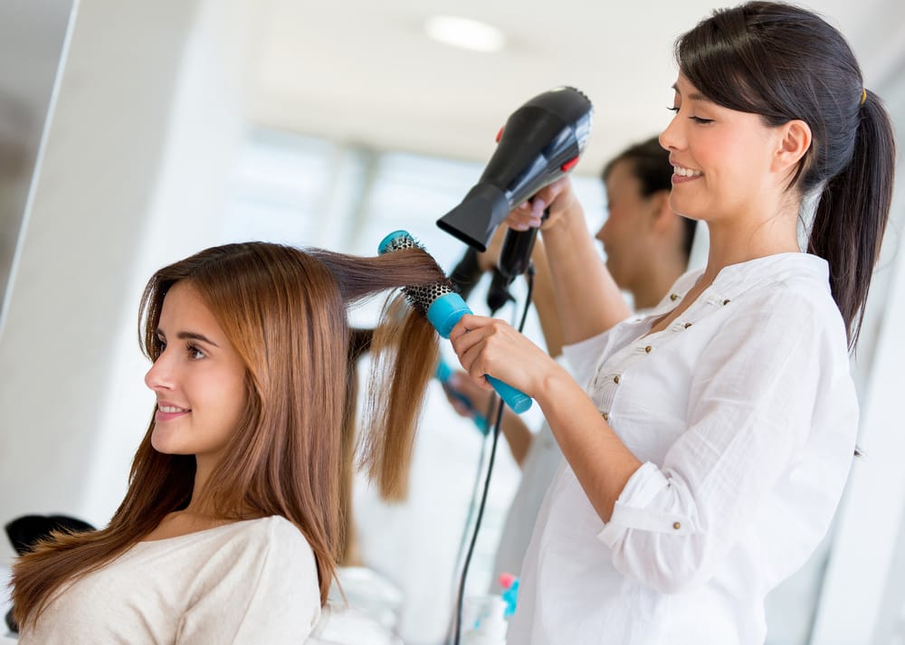 what are the benefits of being a cosmetologist