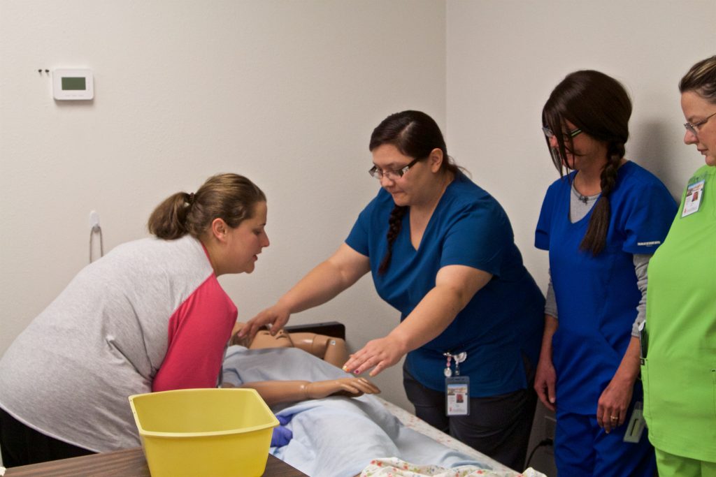 Should I Train To Be A Nursing Assistant Intellitec College